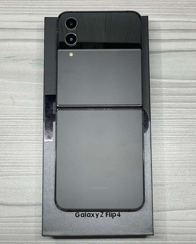 Samsung Galaxy Z Flip 4 5G Graphite 256GB