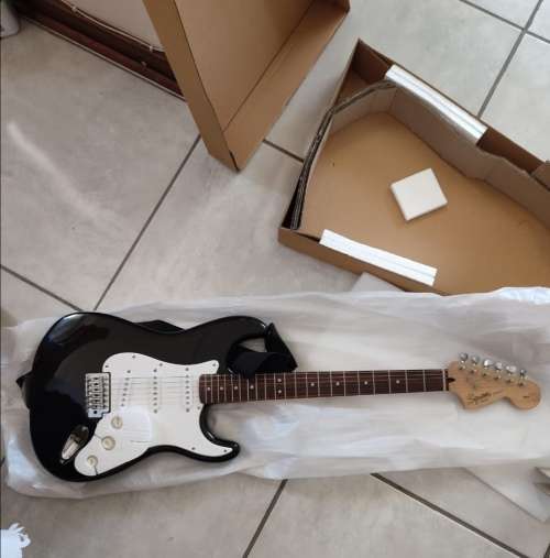 Squier by Fender