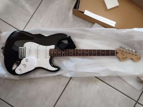 Squier by Fender