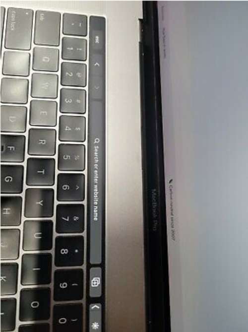 Apple MacBook Pro 15 (512GB SSD, Intel Core i7 2.6 GHz, 16GB) Laptop