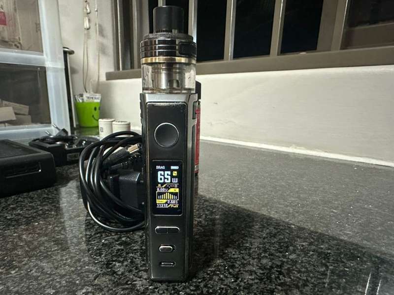 Voopoo Drag X Pro + Golisi 6 battery charger + Soda 2 battery charger + 3 21700mAh batterys + 3 coil