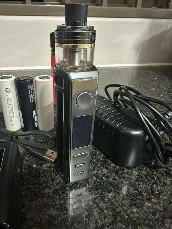 Voopoo Drag X Pro + Golisi 6 battery charger + Soda 2 battery charger + 3 21700mAh batterys + 3 coil