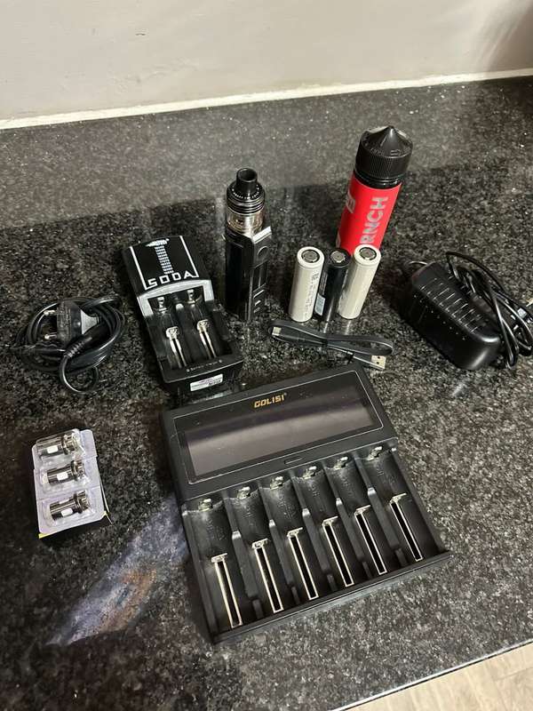 Voopoo Drag X Pro + Golisi 6 battery charger + Soda 2 battery charger + 3 21700mAh batterys + 3 coil