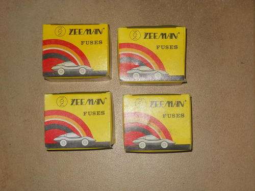 Zeeman Fuses 4 Boxes (100 fuses each box) 25 Amp - 1 Bid for all