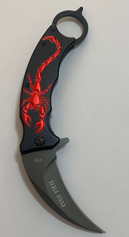 Blood Scorpion Karambit knife