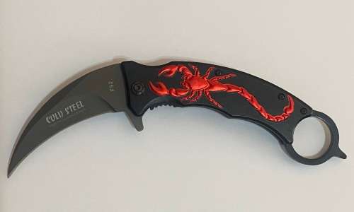 Blood Scorpion Karambit knife
