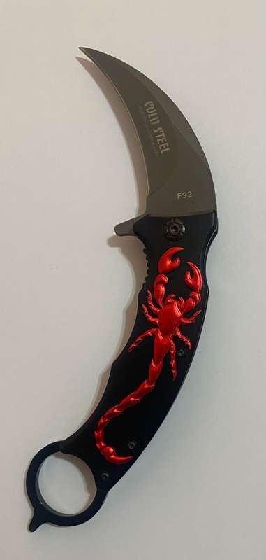 Blood Scorpion Karambit knife