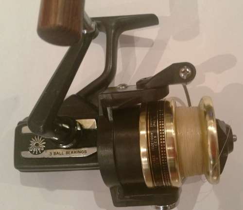 DAIWA BLACK GOLD SPINNING REEL (BG15)