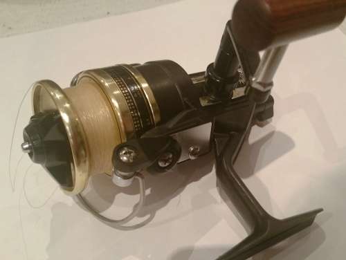 DAIWA BLACK GOLD SPINNING REEL (BG15)