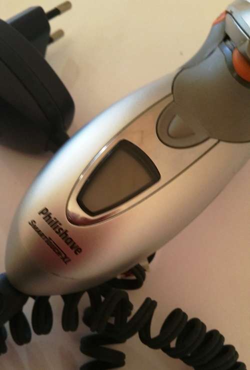 PHILIPS PHILISHAVE SMARTTOUCH-XL FOR SPARES OR REPAIRS - NOT WORKING