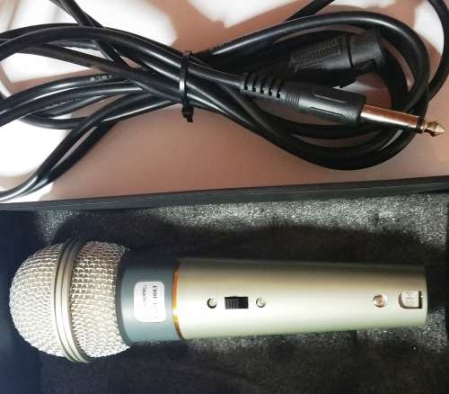 POWERSONIC UHM-4003 DYNAMIC AND PROFESSIONAL MICROPHONE & XLR/JACK CABLE