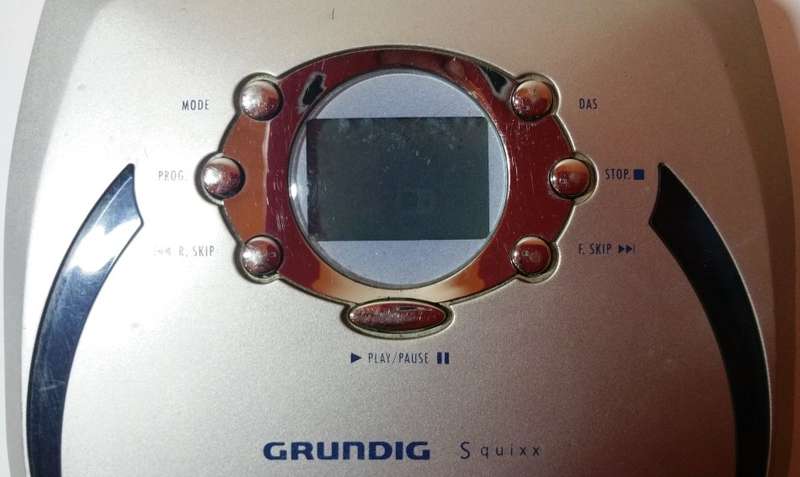 GRUNDIG SQUIXX PORTABLE CD PLAYER [CD-WALKMAN]