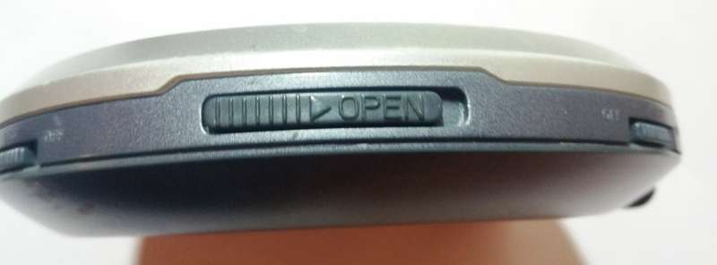 GRUNDIG SQUIXX PORTABLE CD PLAYER [CD-WALKMAN]