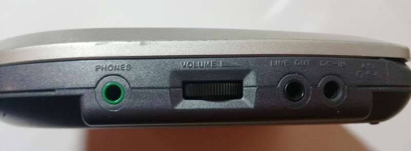 GRUNDIG SQUIXX PORTABLE CD PLAYER [CD-WALKMAN]