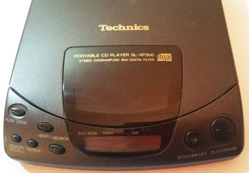 TECHNICS PORTABLE CD PLAYER SL-XP300