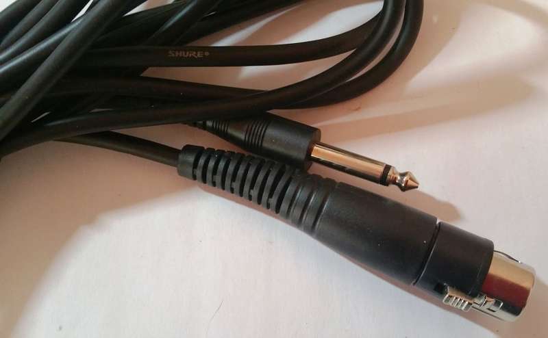 SHURE INSTRUMENT / MICROPHONE CABLE: XLR to ¼" (6.35mm) JACK - 4 METERS