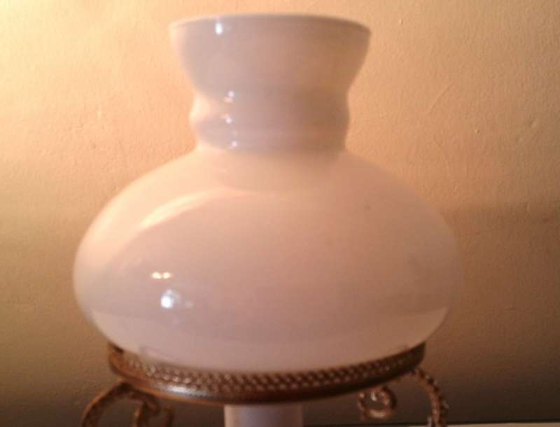 TABLE LAMP: DELICATE, BEAUTIFUL AND ELEGANT **LESS 10% JUNE ONLY**