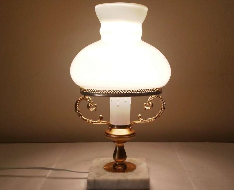 TABLE LAMP: DELICATE, BEAUTIFUL AND ELEGANT **LESS 10% JUNE ONLY**
