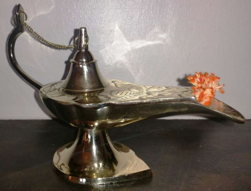 SOLID BRASS ALADDIN GENIE LAMP