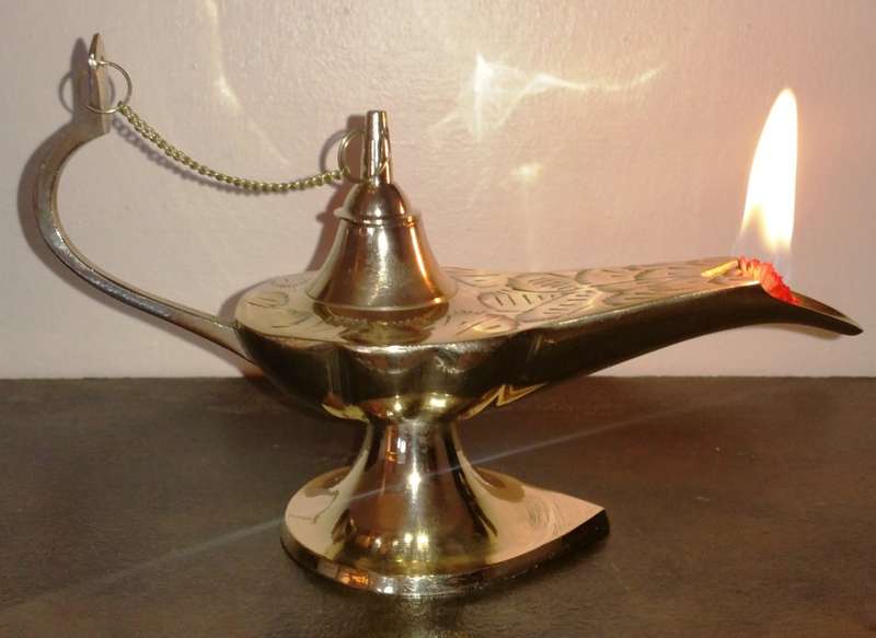 SOLID BRASS ALADDIN GENIE LAMP