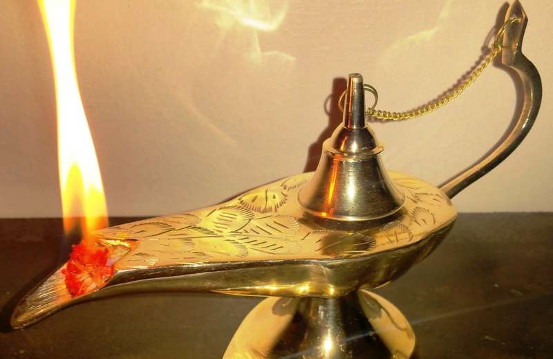SOLID BRASS ALADDIN GENIE LAMP