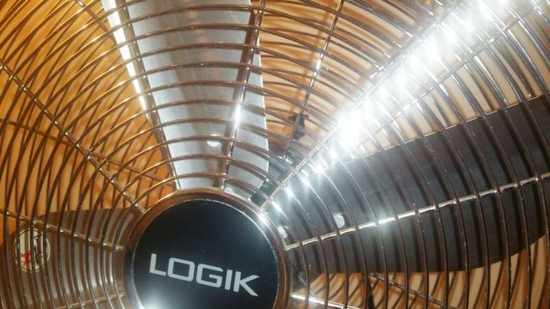 LOGIK 40cm PEDESTAL FAN - NOT WORKING - PARTS or REPAIR
