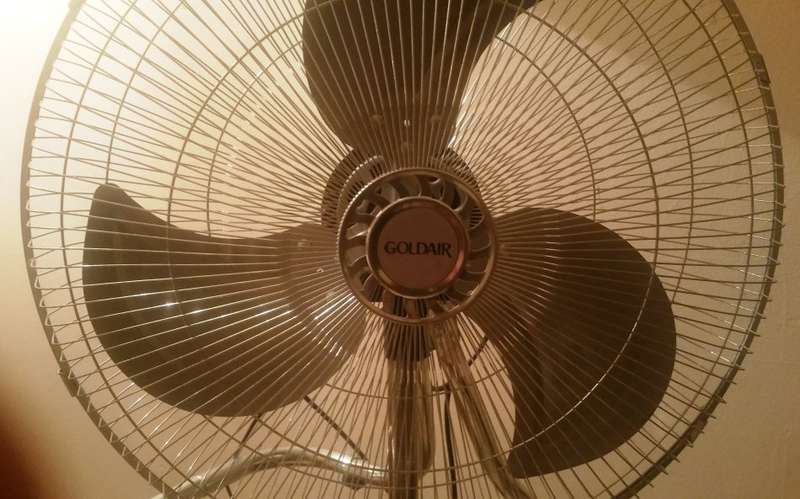 GOLDAIR HIGH VELOCITY 3-IN-1 STANDING/FLOOR-DESK/WALL MOUNT 45cm FAN - NOT WORKING - REPAIR OR PARTS