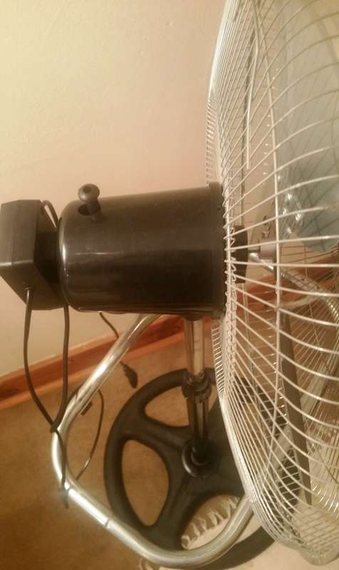 GOLDAIR HIGH VELOCITY 3-IN-1 STANDING/FLOOR-DESK/WALL MOUNT 45cm FAN - NOT WORKING - REPAIR OR PARTS