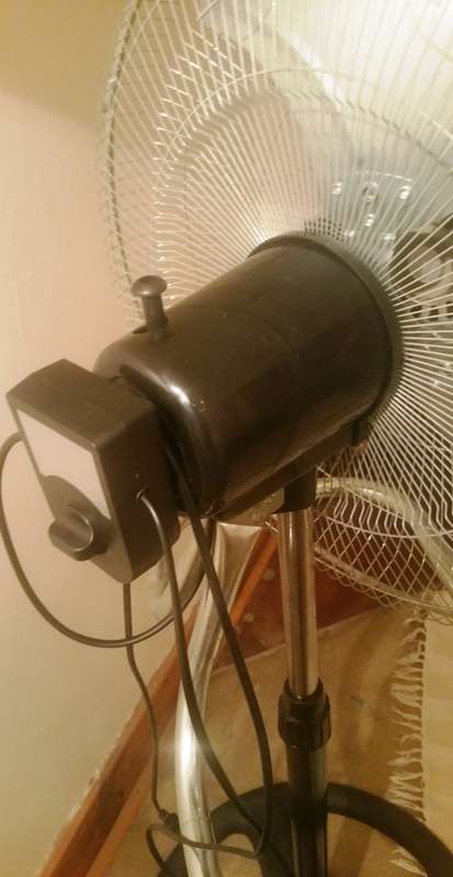 GOLDAIR HIGH VELOCITY 3-IN-1 STANDING/FLOOR-DESK/WALL MOUNT 45cm FAN - NOT WORKING - REPAIR OR PARTS