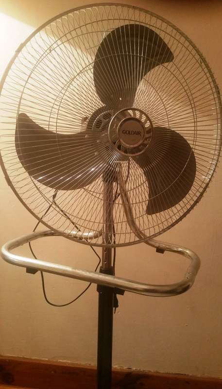 GOLDAIR HIGH VELOCITY 3-IN-1 STANDING/FLOOR-DESK/WALL MOUNT 45cm FAN - NOT WORKING - REPAIR OR PARTS