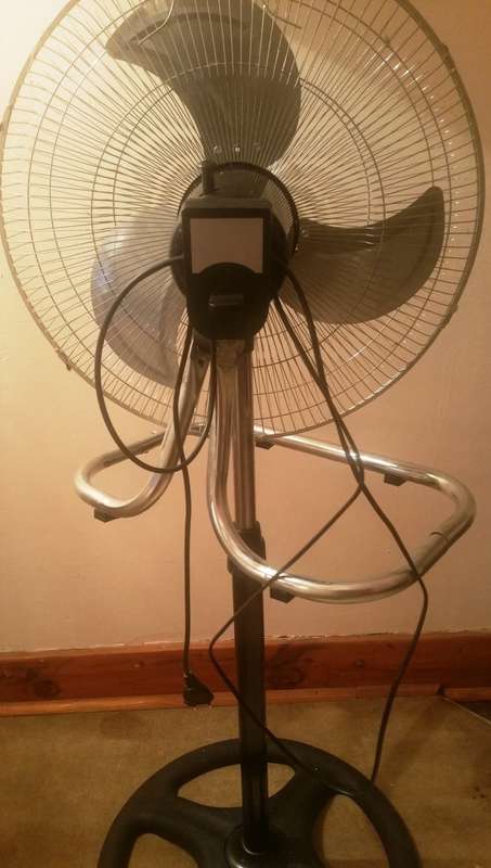 GOLDAIR HIGH VELOCITY 3-IN-1 STANDING/FLOOR-DESK/WALL MOUNT 45cm FAN - NOT WORKING - REPAIR OR PARTS