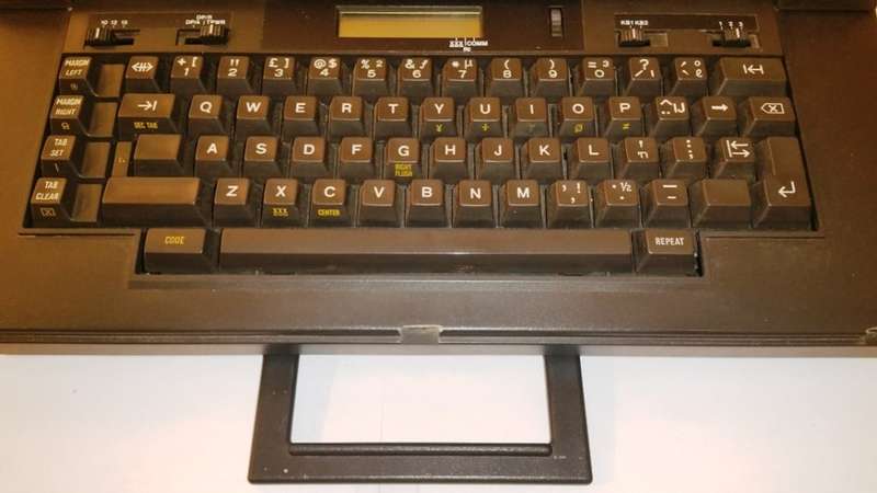 OLIVETTI ET COMPACT 60 ELECTRIC TYPEWRITER
