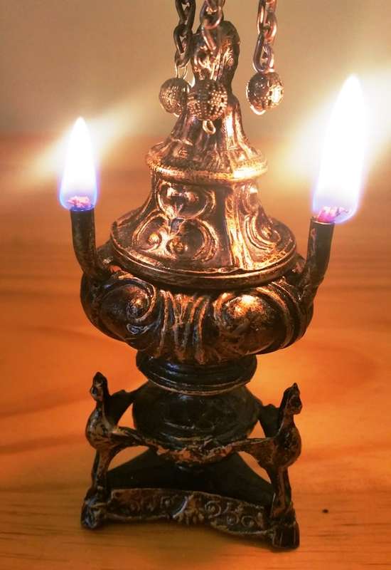 ANTIQUATED OIL LAMP ~ MEDIEVAL GOTHIC