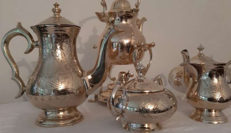 VICTORIAN-STYLED 5-PIECE TEA & COFFEE SET WITH SPIRIT KETTLE WATER WARMER - BRASS & PLATED ON BRASS