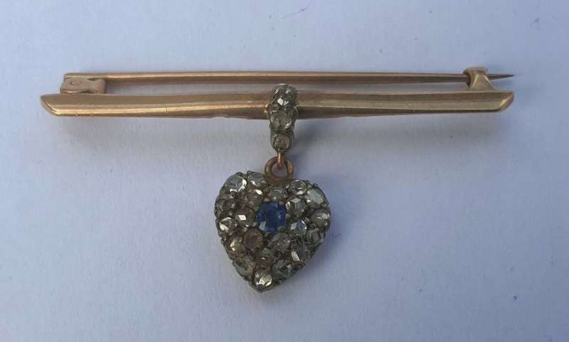 SAPPHIRE and 24 DIAMONDS HEART DESIGN BROOCH SET IN GOLD