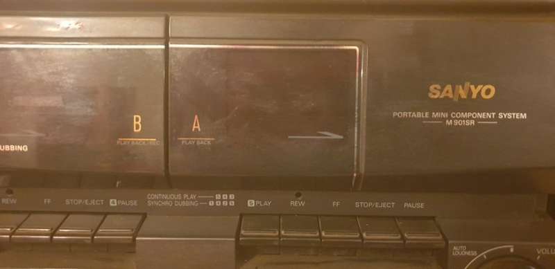 SANYO PORTABLE MINI COMPONENT SYSTEM  MODEL: M901SR ~ BOOMBOX / GHETTO BLASTER