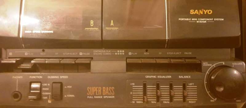 SANYO PORTABLE MINI COMPONENT SYSTEM  MODEL: M901SR ~ BOOMBOX / GHETTO BLASTER