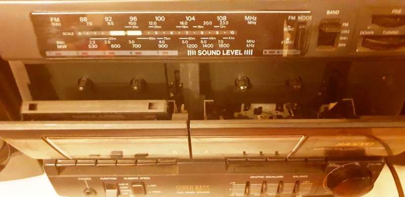 SANYO PORTABLE MINI COMPONENT SYSTEM  MODEL: M901SR ~ BOOMBOX / GHETTO BLASTER