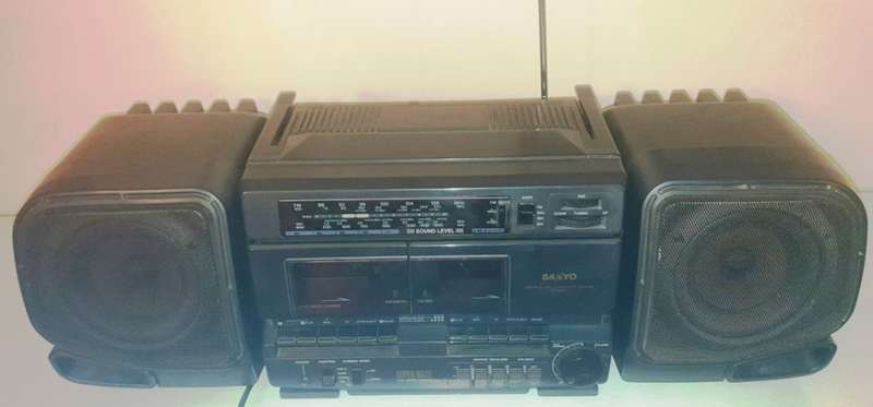 SANYO PORTABLE MINI COMPONENT SYSTEM  MODEL: M901SR ~ BOOMBOX / GHETTO BLASTER