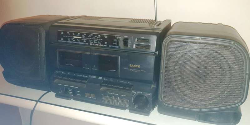 SANYO PORTABLE MINI COMPONENT SYSTEM  MODEL: M901SR ~ BOOMBOX / GHETTO BLASTER