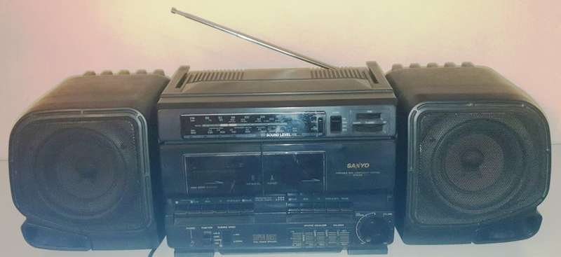 SANYO PORTABLE MINI COMPONENT SYSTEM  MODEL: M901SR ~ BOOMBOX / GHETTO BLASTER