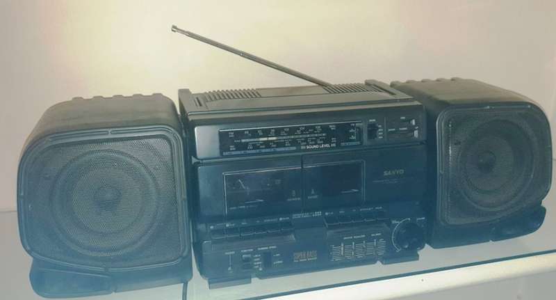 SANYO PORTABLE MINI COMPONENT SYSTEM  MODEL: M901SR ~ BOOMBOX / GHETTO BLASTER