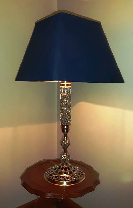 SOLID BRASS TALL TABLE LAMP WITH MEANDERING FILIGREE & WHITE SHADE