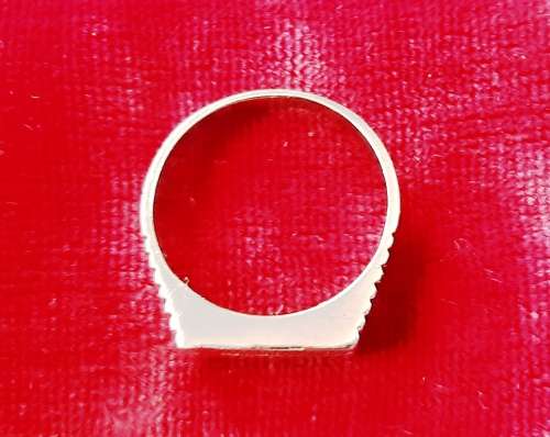 MENS DESIGNER SIGNET RING ~ 30 YEARS OLD, SILVER PLATED ~ CLASSIC AND AGELESS