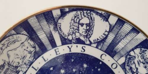 HALLEYS COMET COMMEMORATIVE PLATE ~ 1986 ~ HERITAGE PORCELAIN