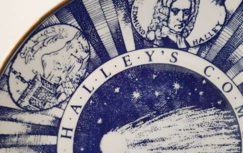 HALLEYS COMET COMMEMORATIVE PLATE ~ 1986 ~ HERITAGE PORCELAIN