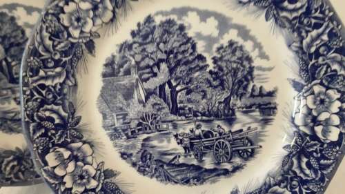 TWO CERAMICA QUADRIFOGLIO PLATES ~ MADE IN ITALY