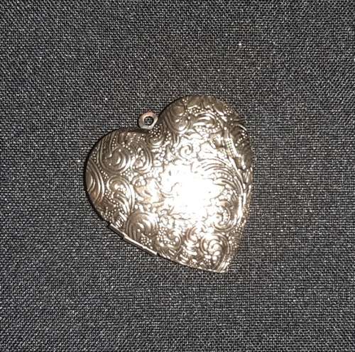 LOCKET ~ HEART SHAPED, PLATED