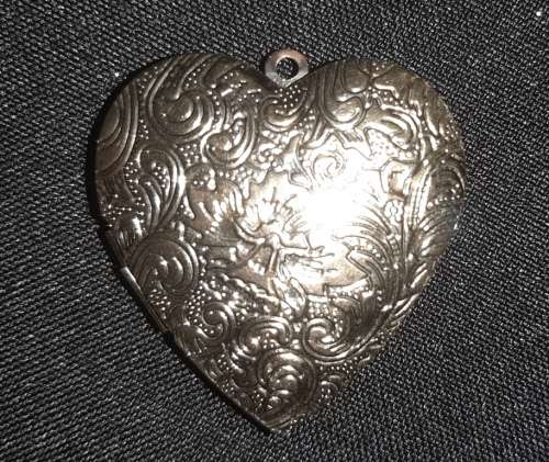 LOCKET ~ HEART SHAPED, PLATED