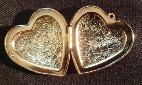 LOCKET ~ HEART SHAPED, PLATED